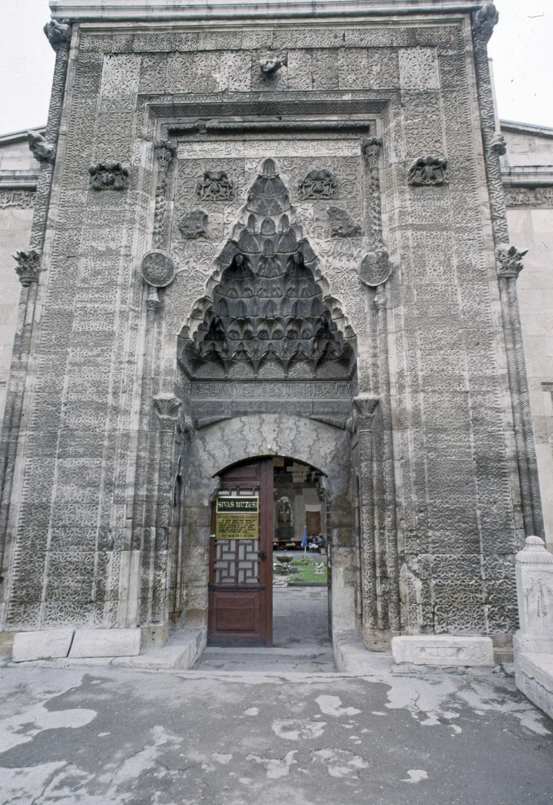 Buruji-medrese Sivassissa – seldžukkien arkkitehtuurin helmi
