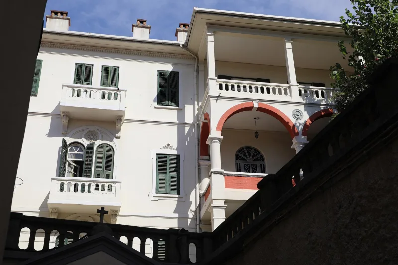 Kostel sv. Petra a Pavla, Istanbul – průvodce po kostele v Galatě