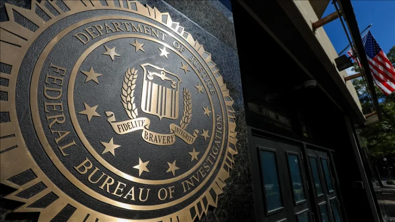 ה-FBI: ה-DNA שנמצא על הכפפה, שנמצאה במרחק של 3 ק