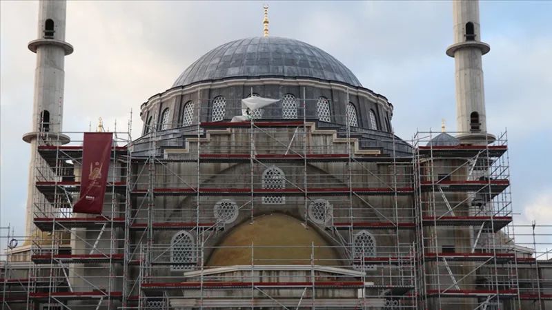 נפתחה חקירה בנוגע לשיחות טלפון מאיימות שהתקבלו במסגד אייופ סולטאן בצרפת.