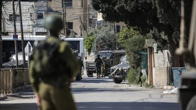 Six Palestinians were injured in attacks carried out by Israelis who have occupied Palestinian lands in the West Bank