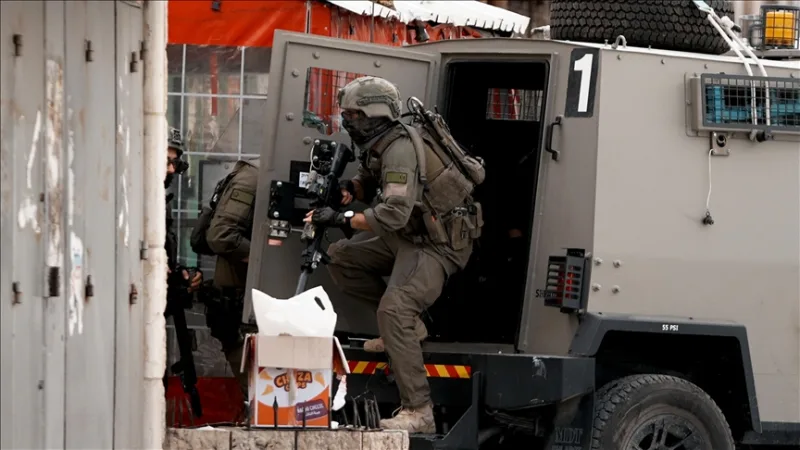 Israeli soldiers wounded one Palestinian and detained 15 people in the West Bank