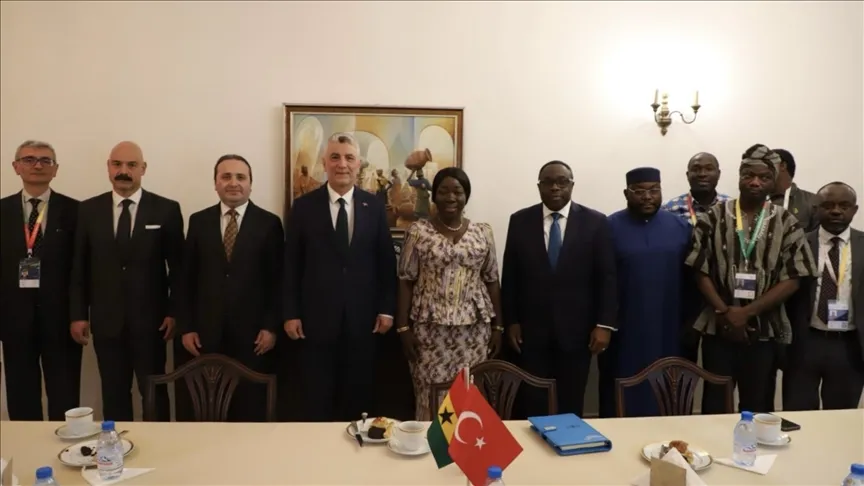 Ministeri Bolat kävi kahdenvälisiä neuvotteluja Maailman kauppajärjestön 14. ministerikokouksen yhteydessä