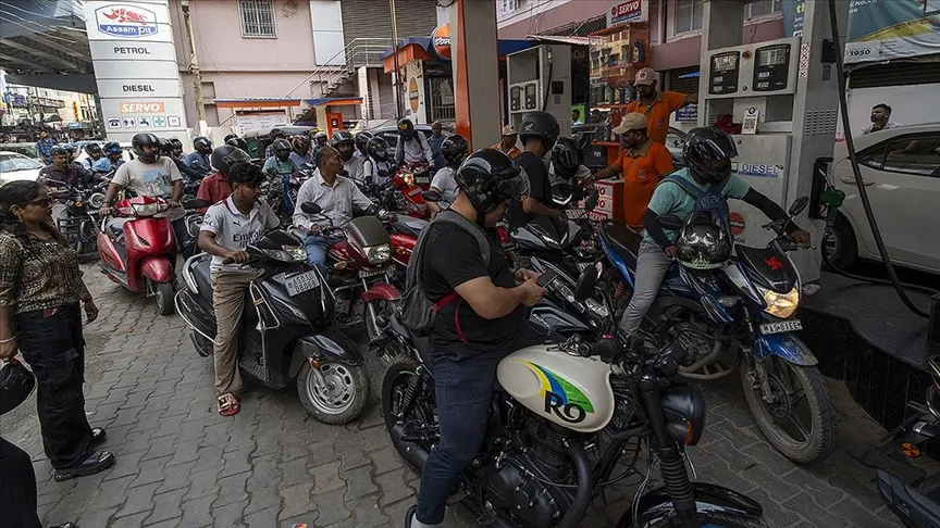 인도는 충분한 석유 비축량을 보유하고 있다고 밝히며 허위 정보에 대해 경계를 당부했다