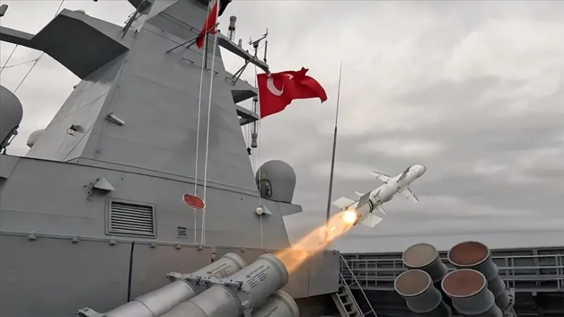 ATMACA-meritorjuntaohjus osui maamaaliin täydellisesti