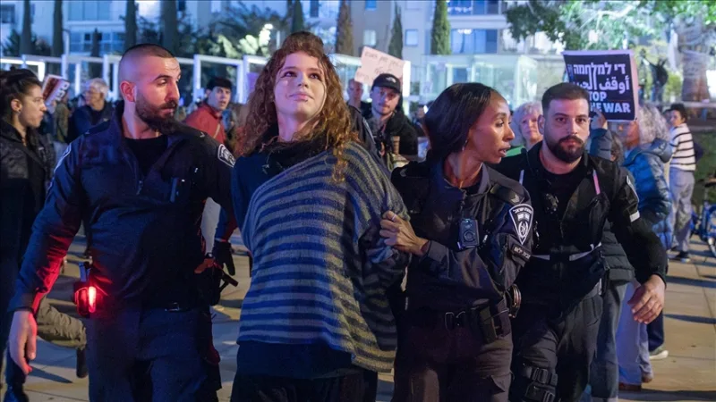 La police israélienne est intervenue lors d'une manifestation contre la guerre à Tel-Aviv