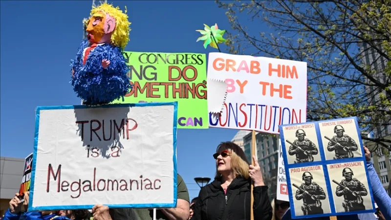 Aux États-Unis, une manifestation intitulée « Non aux rois » a été organisée contre l'administration Trump
