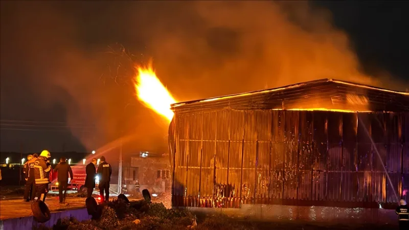 Se está interviniendo en el incendio que se ha producido en una fábrica de papel en Osmaniye