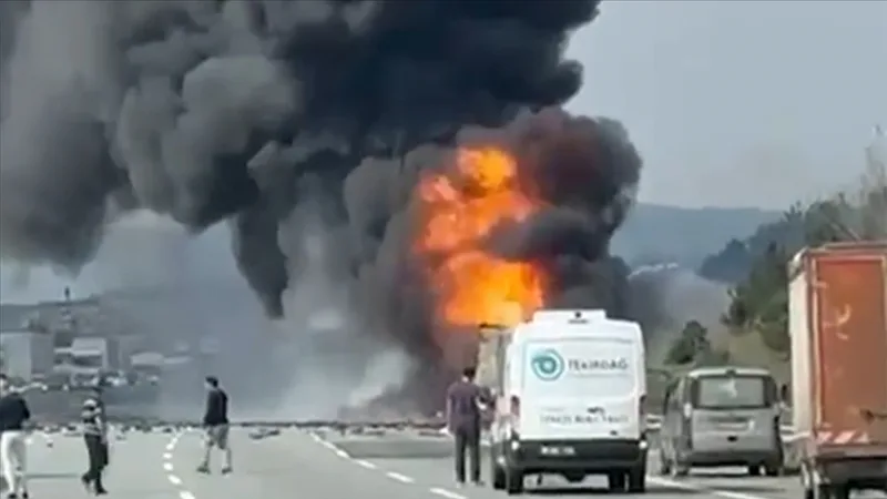 Se ha producido un incendio en un camión en la autopista del Norte de Mármara