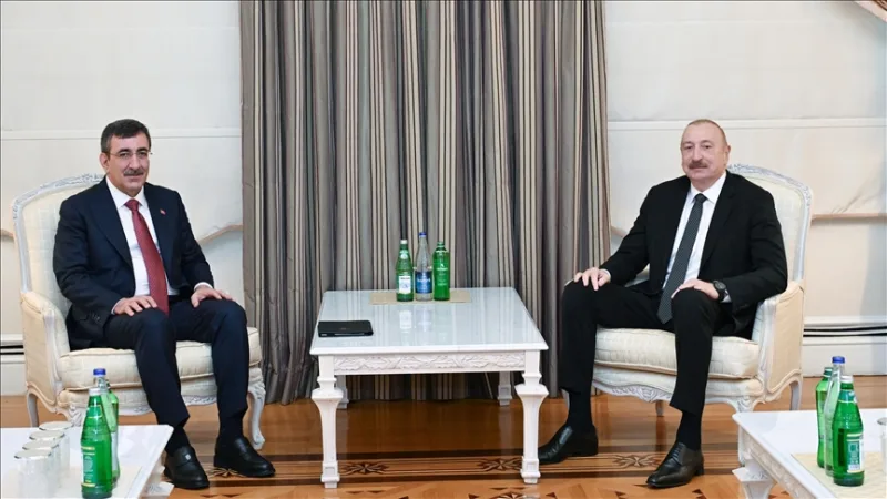 El vicepresidente Yılmaz se reunió con el presidente de Azerbaiyán, Aliyev