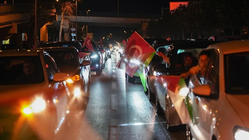 En Estambul se ha organizado una caravana de vehículos en apoyo a Gaza