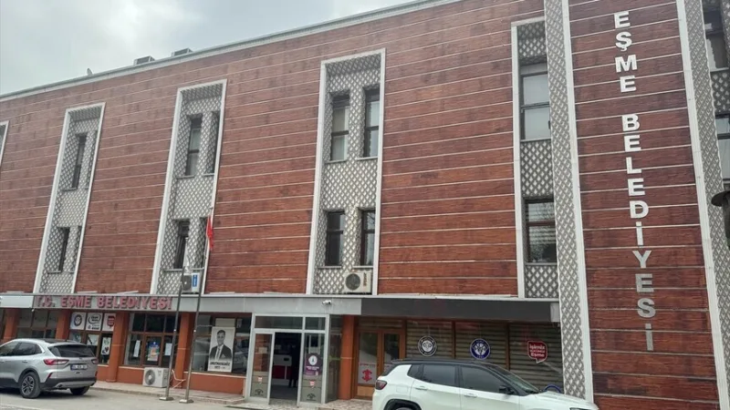 Кметът на Ешме Тозан и двама общински служители бяха арестувани в рамките на разследване за „подкуп“