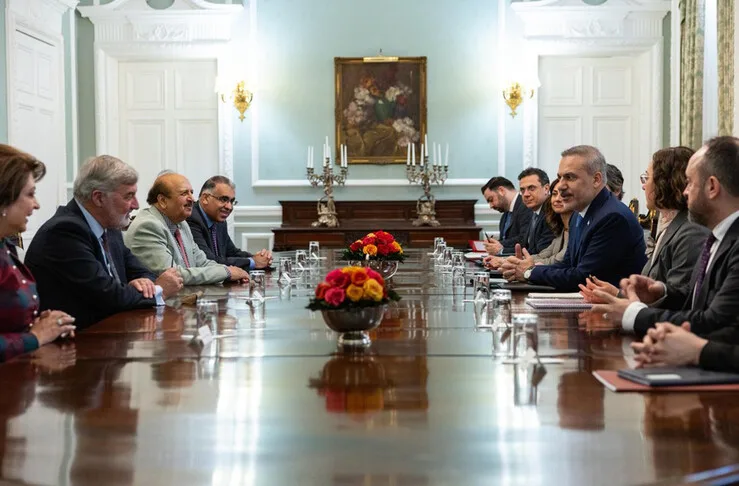 Министр иностранных дел Фидан встретился в Великобритании с членами Палаты лордов и Палаты общин