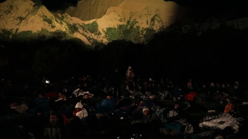 Australané a Novozélanďané přijeli do zátoky Anzac na „Ranní bohoslužbu“