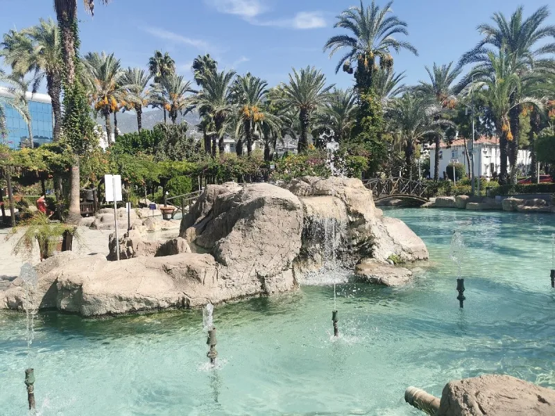 Le parc des chats d'Alanya : un endroit chaleureux où vivent des centaines de chats, en plein centre-ville