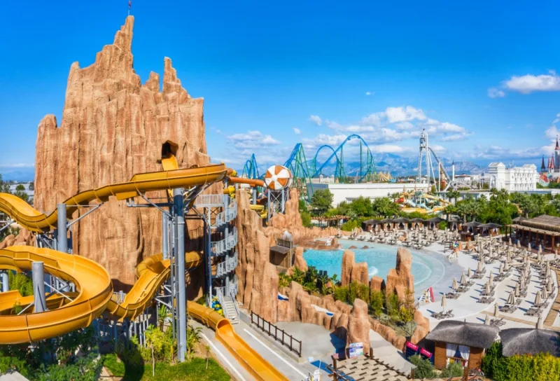 The Land of Legends tema parkına seyahat